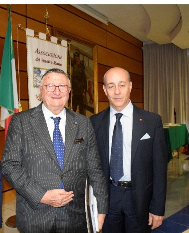 Il Dott. Roberto Iuliano con il Prof. Tarro